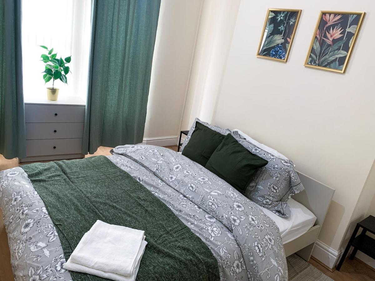 Large House Near Anfield & Liverpool Town Экстерьер фото
